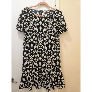 Ann Taylor Black and White Graphic Lightweight Tunic Dress, Women's Size 6